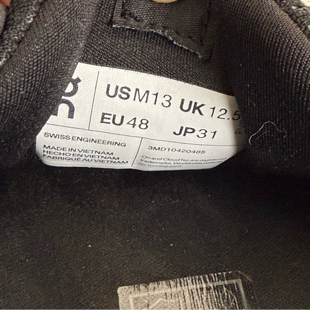 OnCloud CloudSurfer Men’s Black/White - Picture 9 of 9